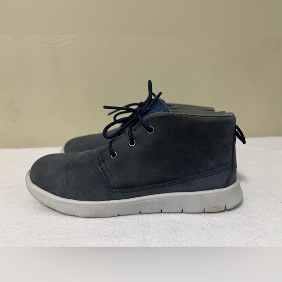 UGG Canoe Waterproof Chukka Boots 1105181K Leather Navy Blue Kids sz 2 - Picture 1 of 8